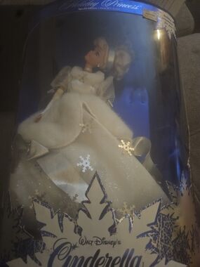 1995 Disney Cinderella Holiday Princess Barbie Doll #16090 w/ Box Missing Shoes